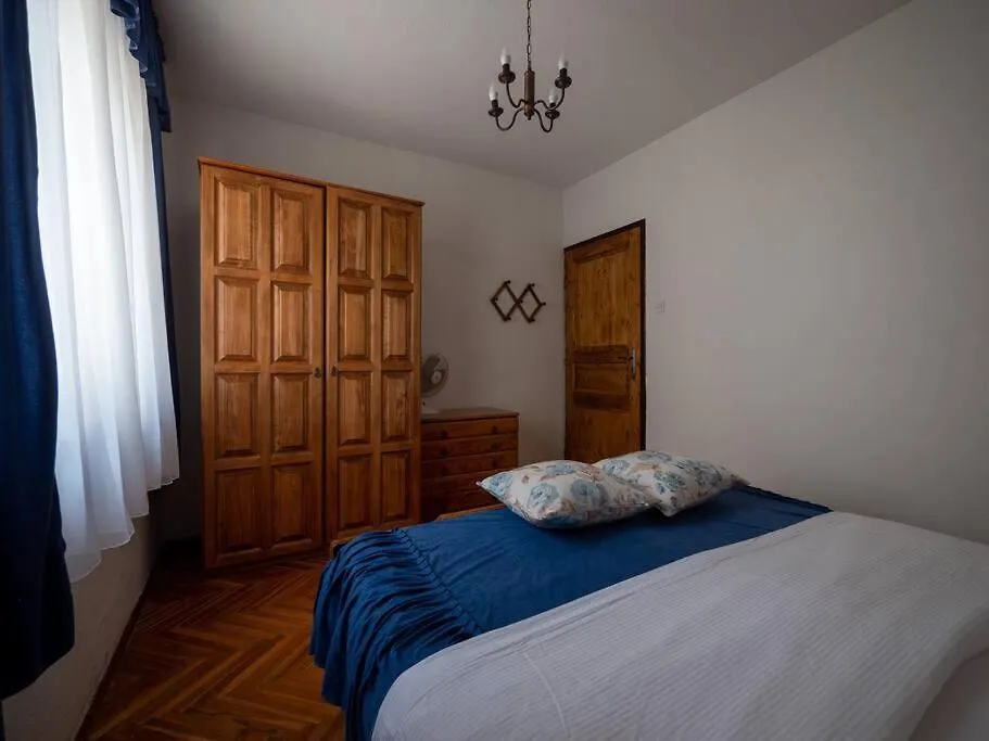 Quaint 2 Bedroom Apartment Mandre Holiday home