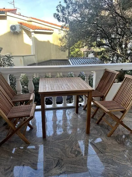 Holiday home Quaint 2 Bedroom Apartment Mandre Croatia