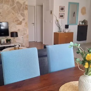 Apartament Bella, Mandre